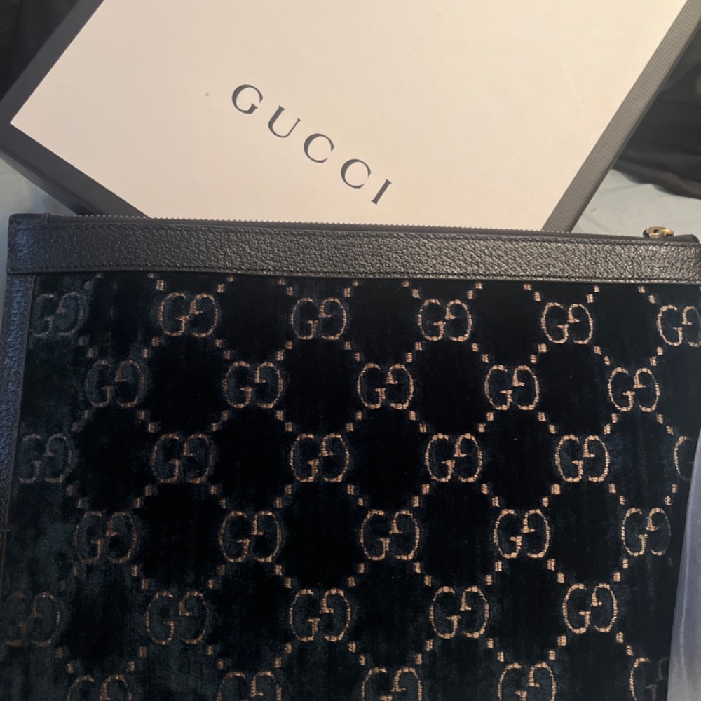 COPY - Gucci Velvet Pouch GG Large - Picture 4 of 7